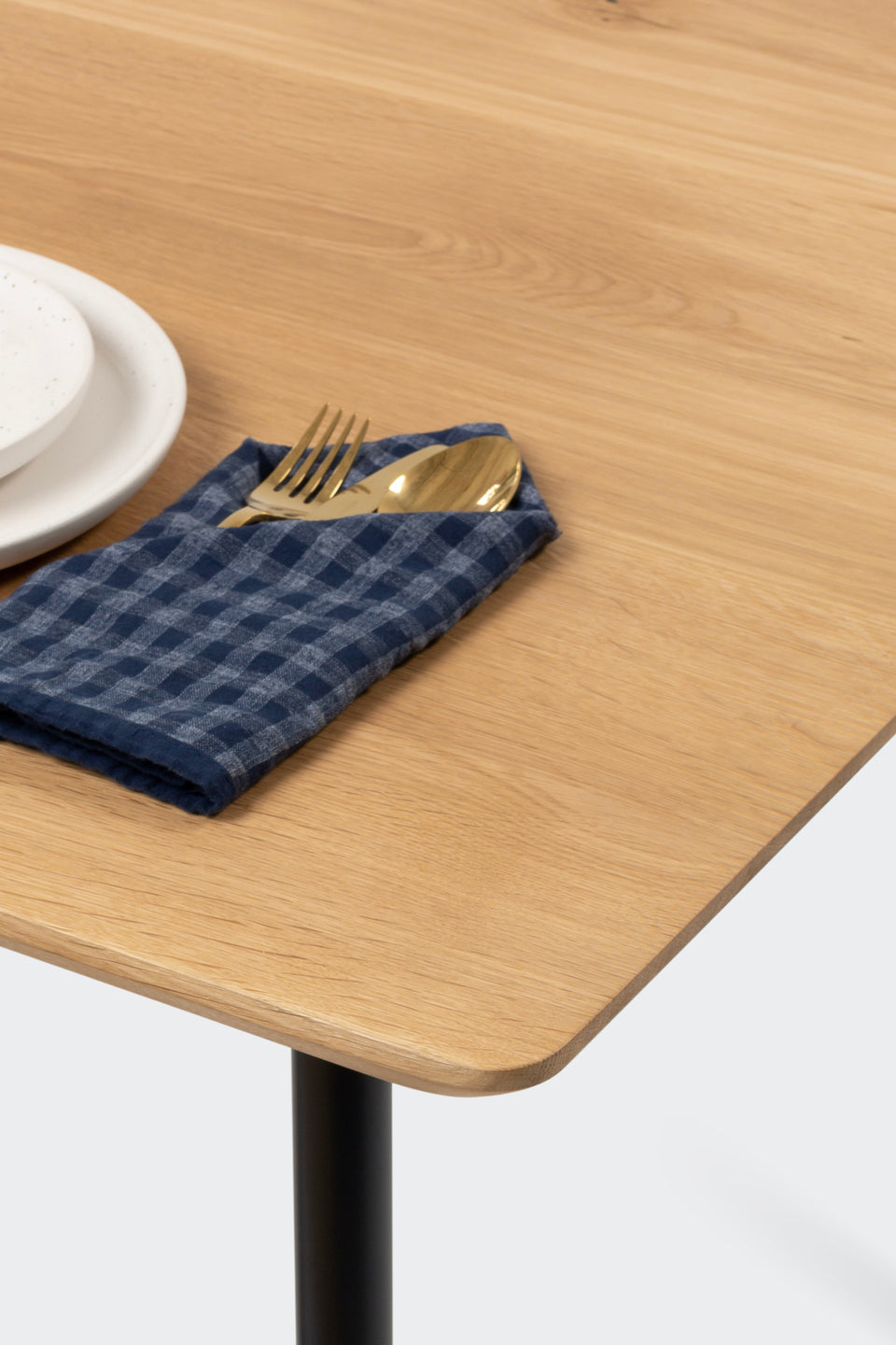 Schlanke Silhouette mit sanft abgerundeten Ecken.