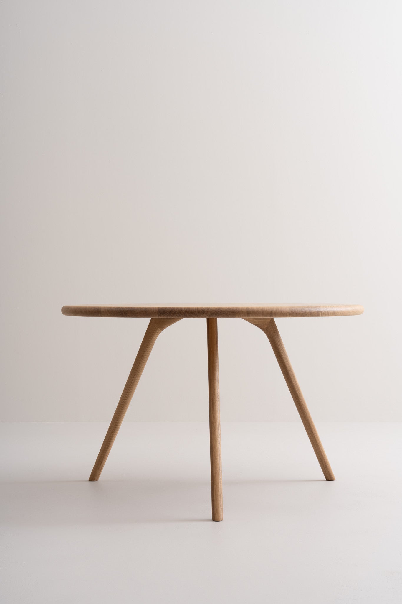 ARLEN | Round Dining Table image 5