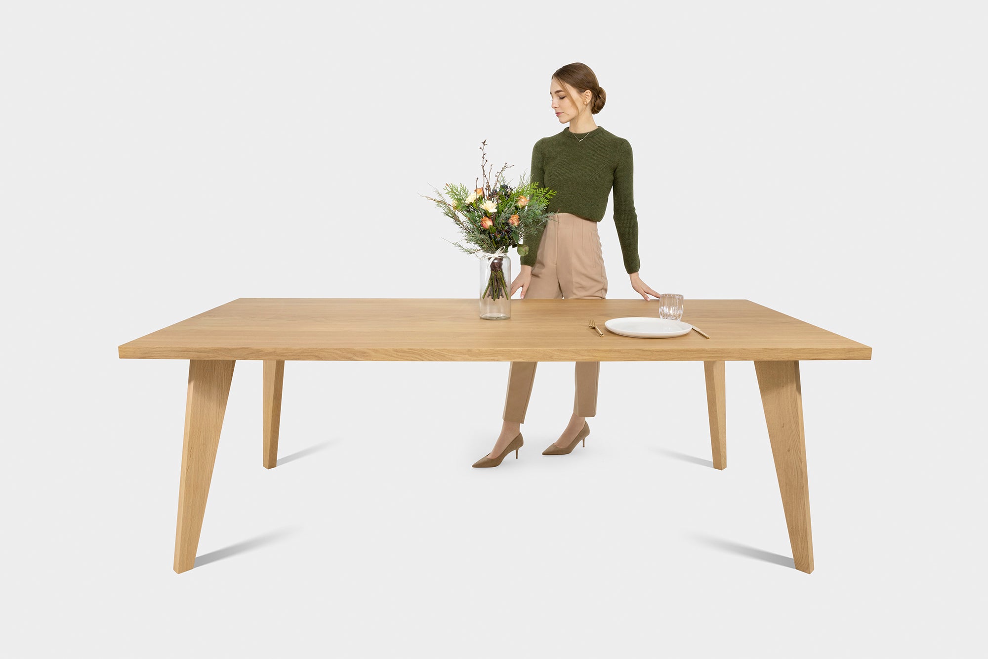 AMBER | Esstisch aus Nussbaum