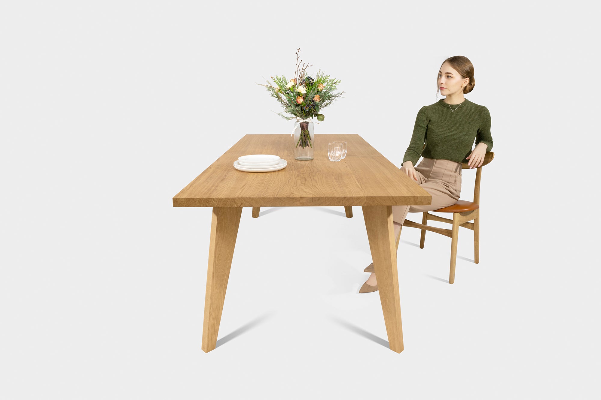 AMBER | Esstisch aus Nussbaum