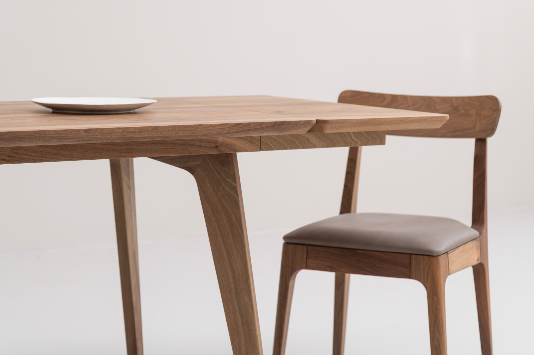 AMBER S | Walnut Extendable Dining Table