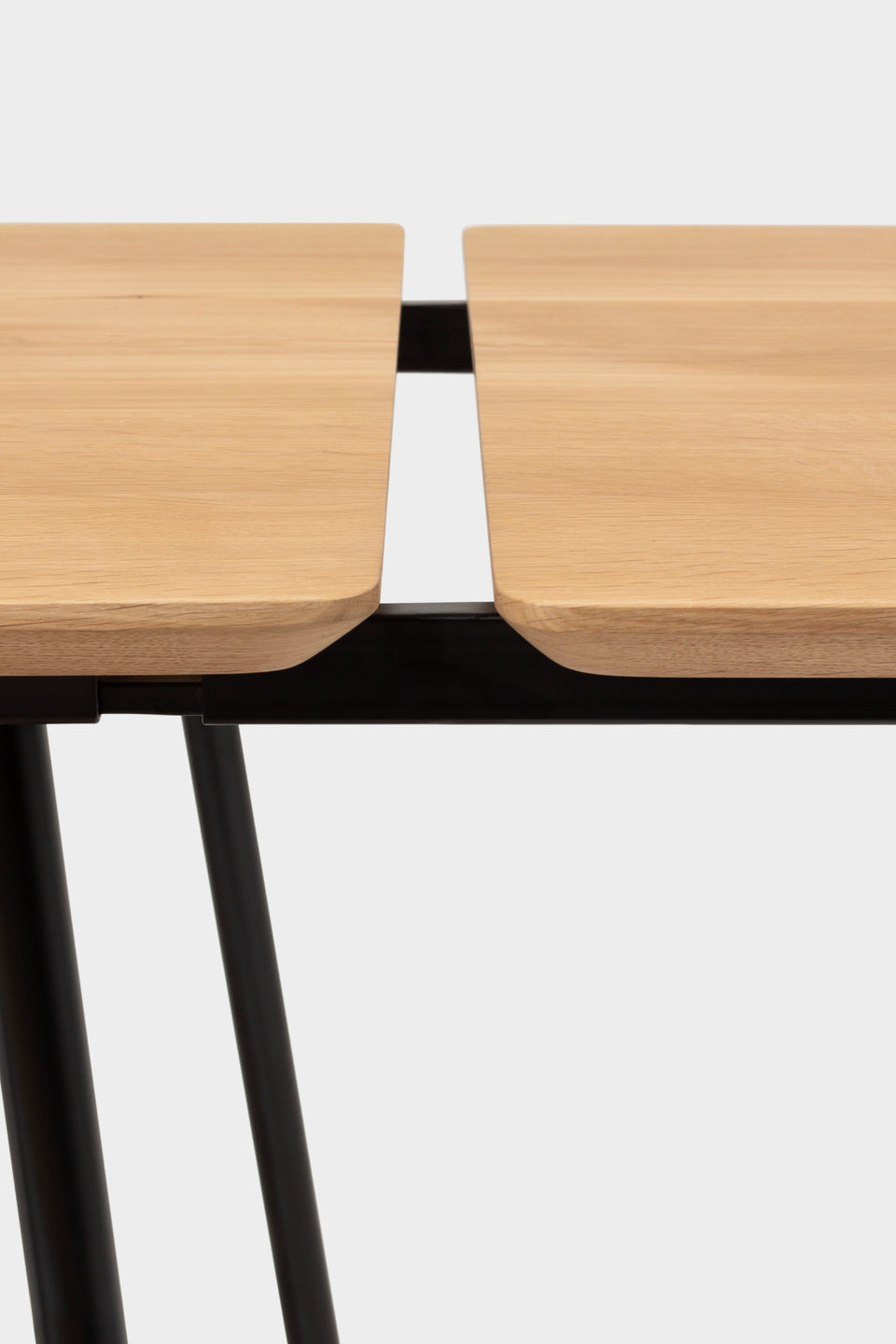 Customisable extensions up to 60 cm per side.