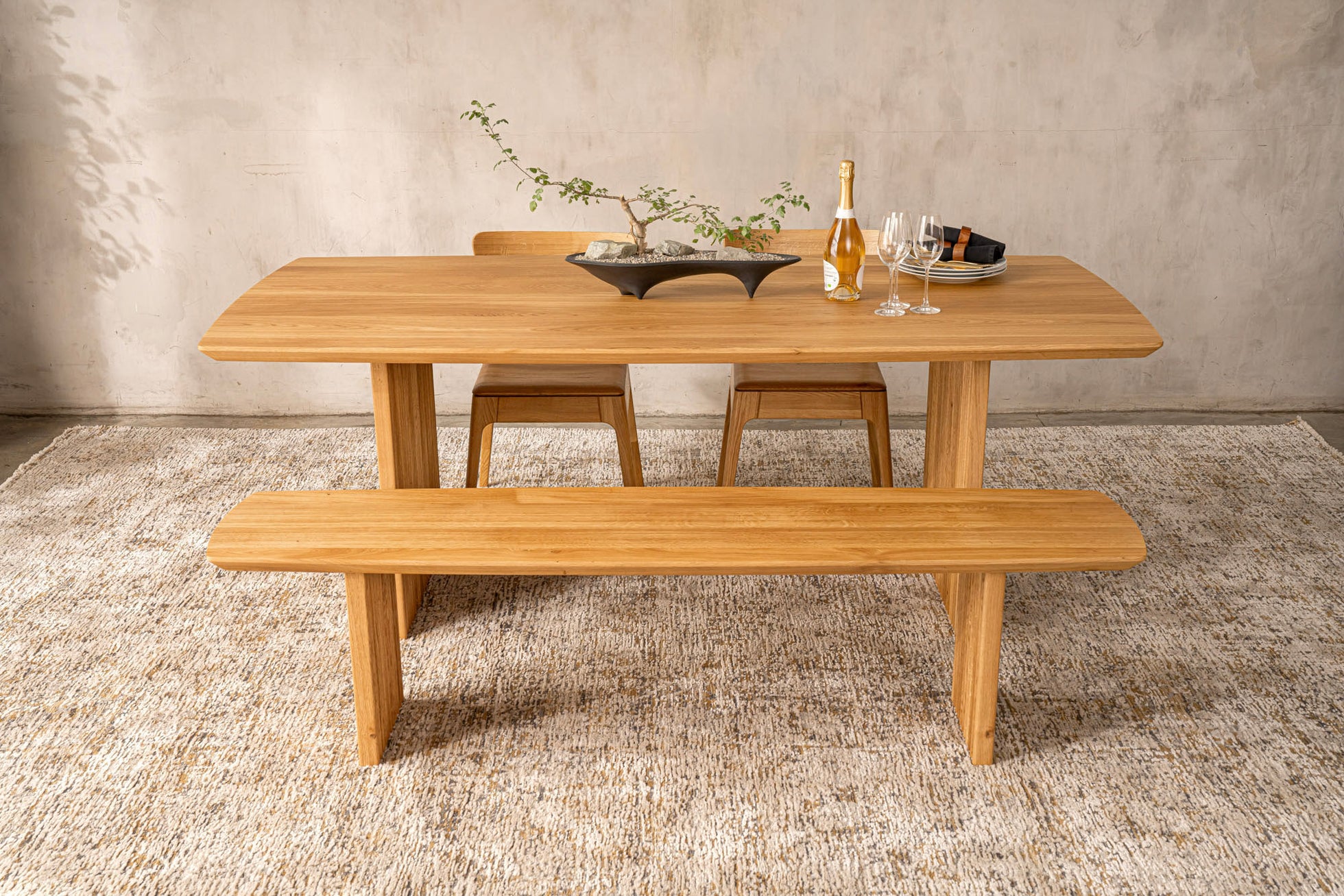 Barrel-shaped tabletop with smooth, sculpted edges.